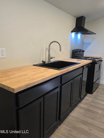 903 W Main, Senatobia, MS 38668