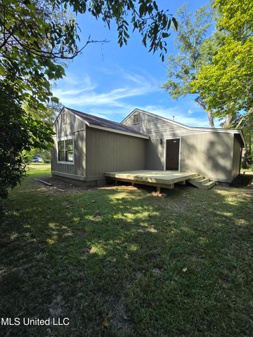 903 W Main, Senatobia, MS 38668