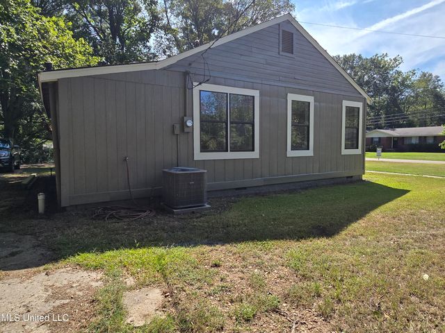 903 W Main, Senatobia, MS 38668