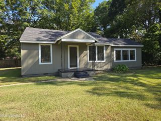 903 W Main, Senatobia, MS 38668