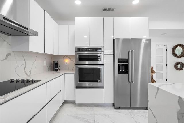 1803 LAKE CREST AVENUE, Brandon, FL 33510