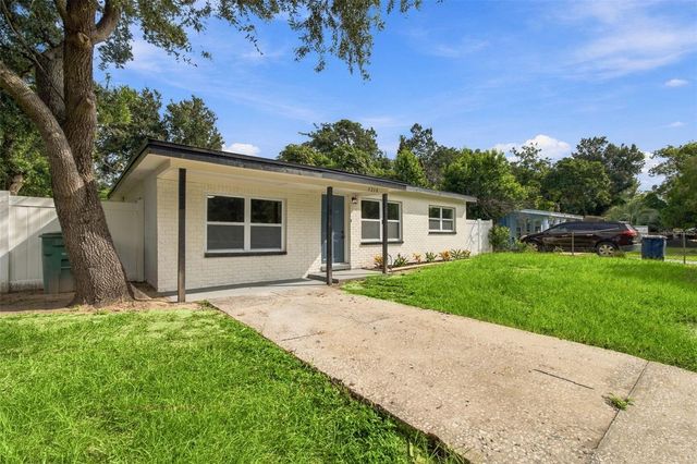 4216 N SANDALWOOD CIRCLE, Tampa, FL 33617