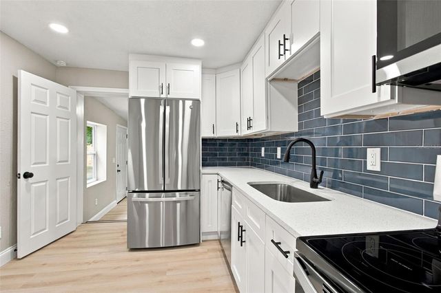 4216 N SANDALWOOD CIRCLE, Tampa, FL 33617
