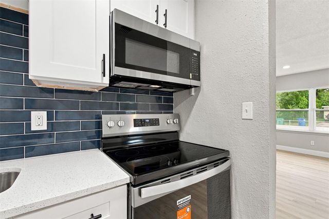4216 N SANDALWOOD CIRCLE, Tampa, FL 33617