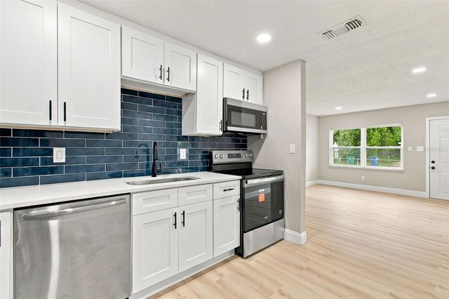 4216 N SANDALWOOD CIRCLE, Tampa, FL 33617