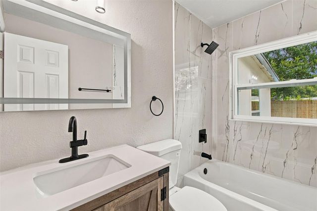 4216 N SANDALWOOD CIRCLE, Tampa, FL 33617