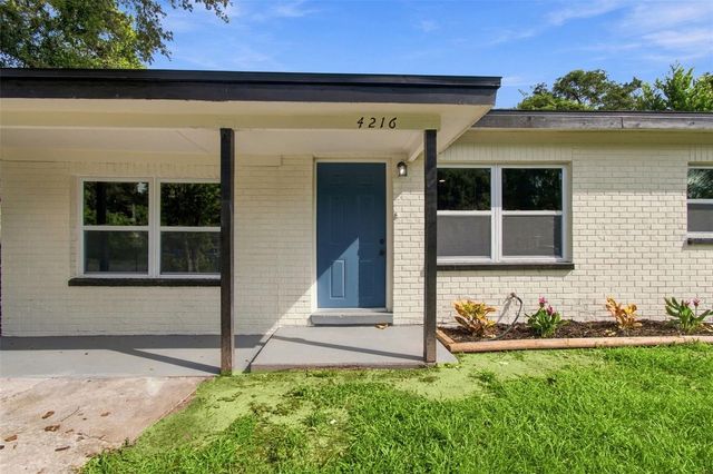4216 N SANDALWOOD CIRCLE, Tampa, FL 33617