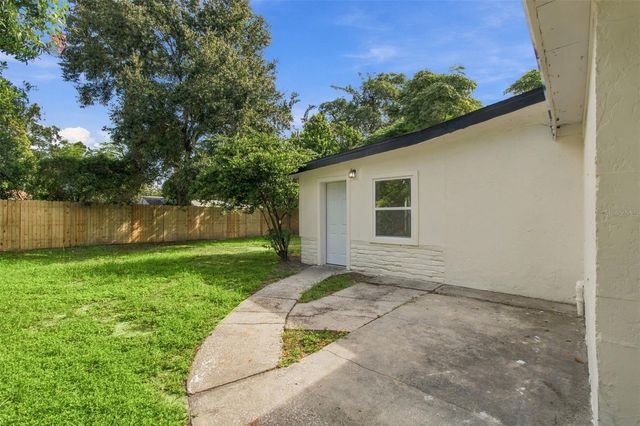 4216 N SANDALWOOD CIRCLE, Tampa, FL 33617