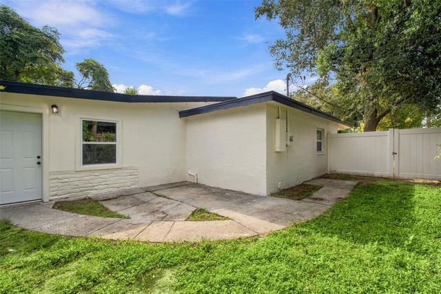 4216 N SANDALWOOD CIRCLE, Tampa, FL 33617