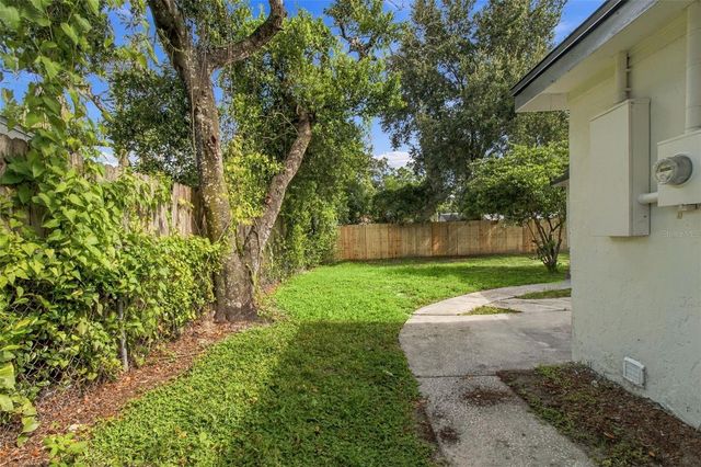 4216 N SANDALWOOD CIRCLE, Tampa, FL 33617