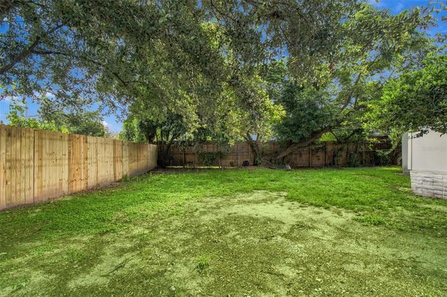 4216 N SANDALWOOD CIRCLE, Tampa, FL 33617