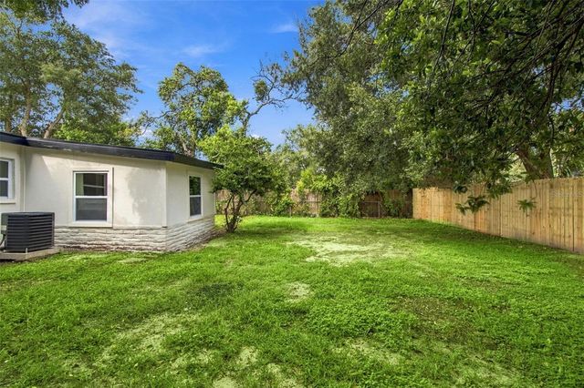 4216 N SANDALWOOD CIRCLE, Tampa, FL 33617