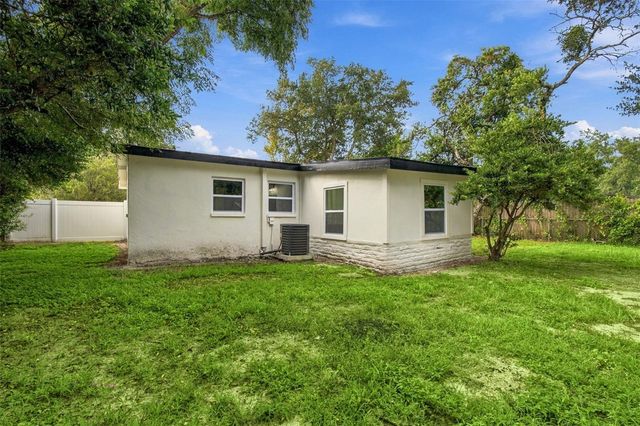 4216 N SANDALWOOD CIRCLE, Tampa, FL 33617