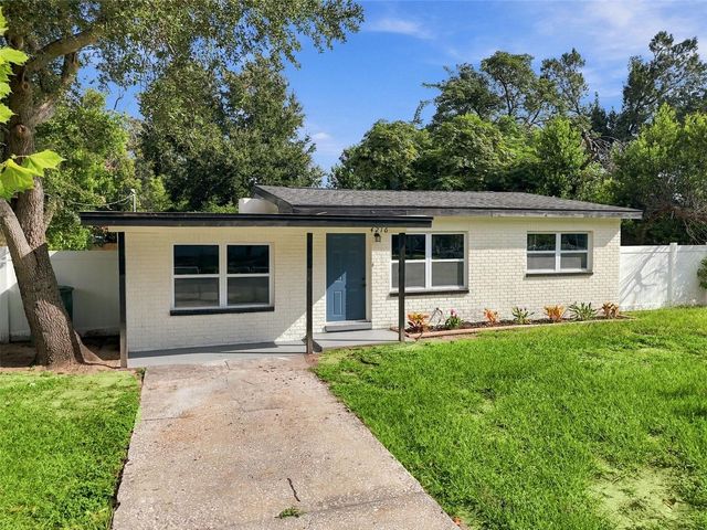 4216 N SANDALWOOD CIRCLE, Tampa, FL 33617