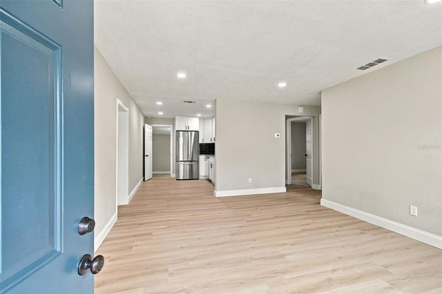 4216 N SANDALWOOD CIRCLE, Tampa, FL 33617