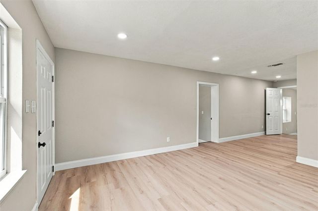 4216 N SANDALWOOD CIRCLE, Tampa, FL 33617