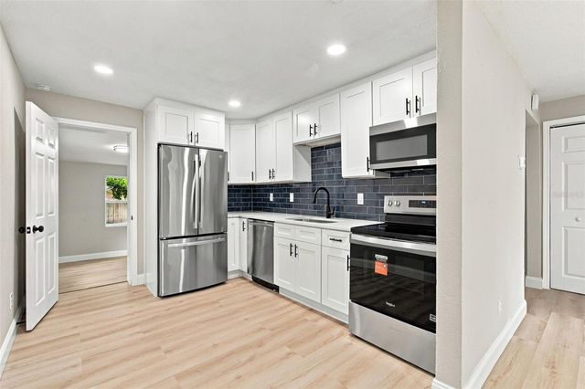 4216 N SANDALWOOD CIRCLE, Tampa, FL 33617