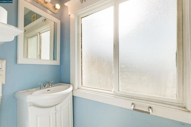 5315 Cole St, Oakland, CA 94601