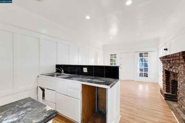 5315 Cole St, Oakland, CA 94601