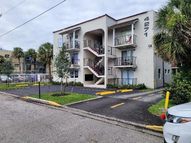 4271 S Tamiami Canal Drive, Miami, FL 33126