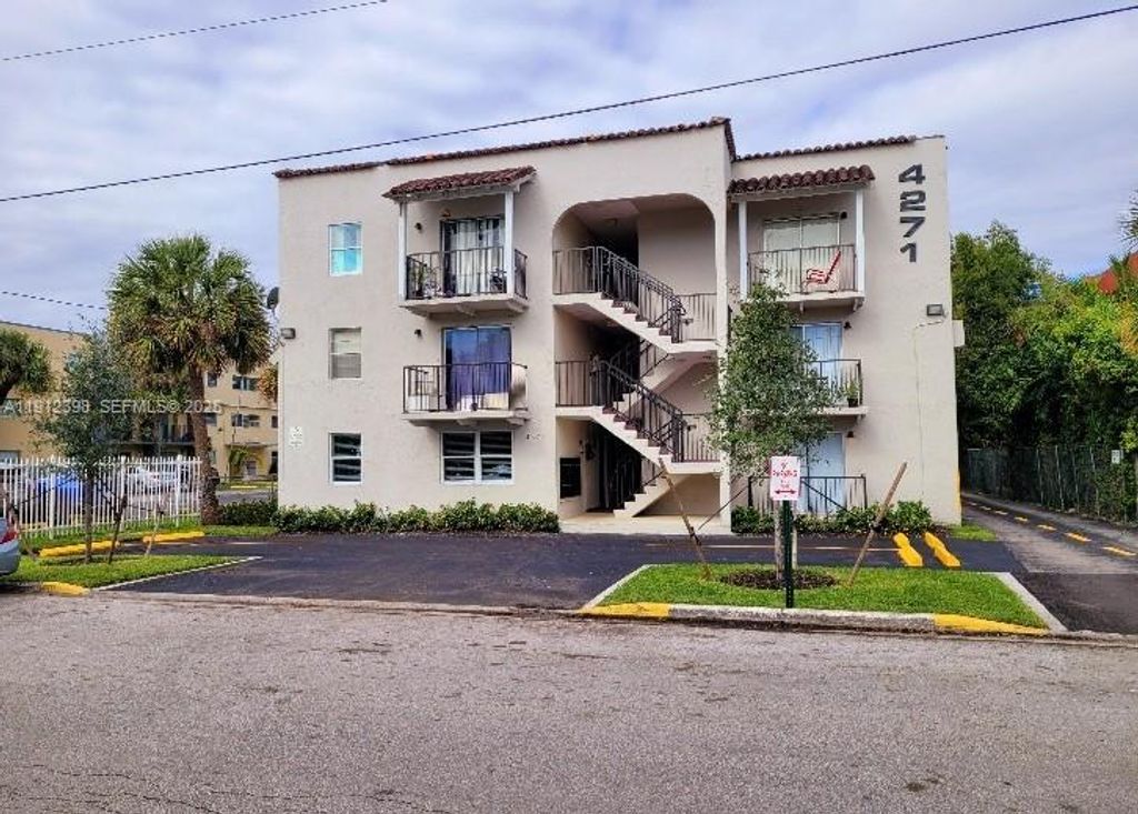4271 S Tamiami Canal Drive, Miami, FL 33126
