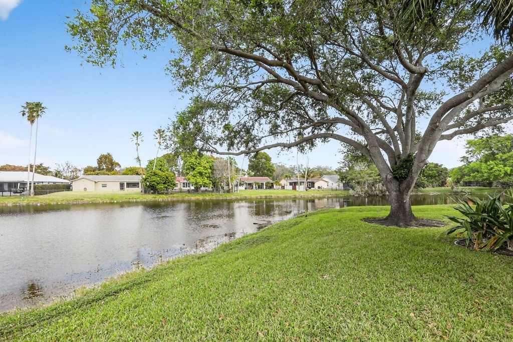 11477 NW 39th Court 307-1, Coral Springs, FL 33065