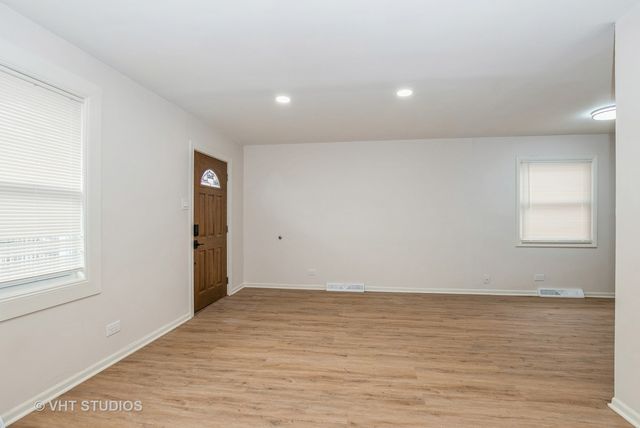 9433 S Burnside Avenue, Chicago, IL 60619