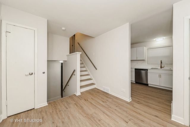 9433 S Burnside Avenue, Chicago, IL 60619