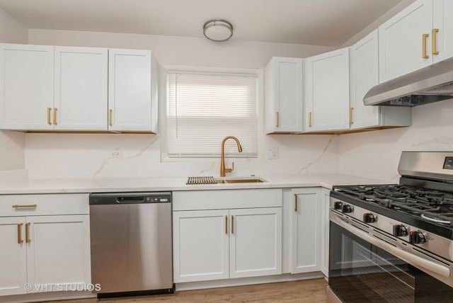 9433 S Burnside Avenue, Chicago, IL 60619