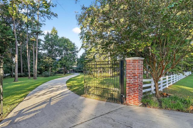 420 Whispering Meadow, Magnolia, TX 77355