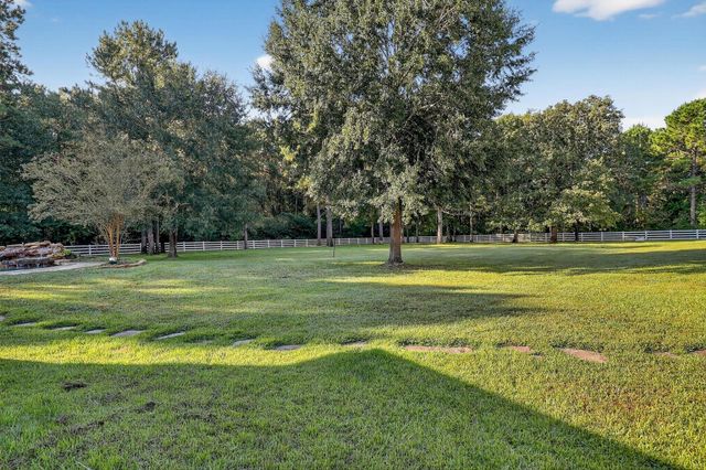 420 Whispering Meadow, Magnolia, TX 77355