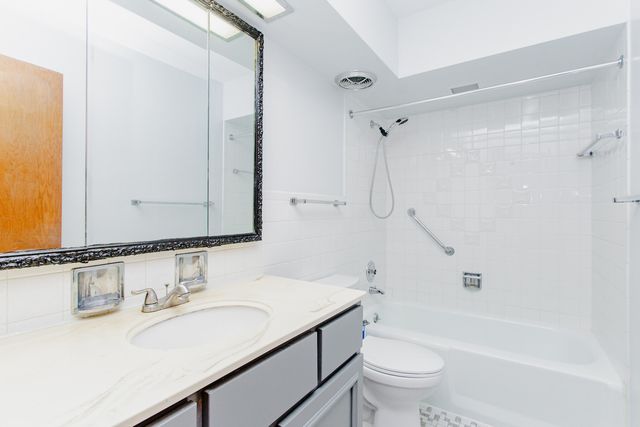 1633 River Street 2A, Des Plaines, IL 60016