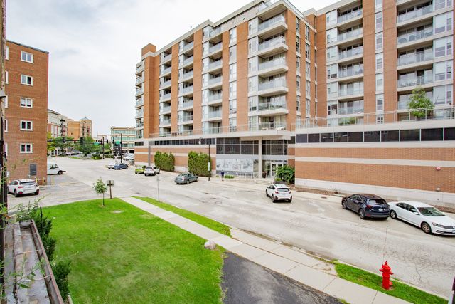 1633 River Street 2A, Des Plaines, IL 60016