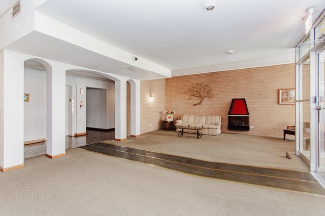 1633 River Street 2A, Des Plaines, IL 60016