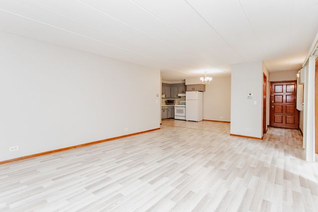 1633 River Street 2A, Des Plaines, IL 60016