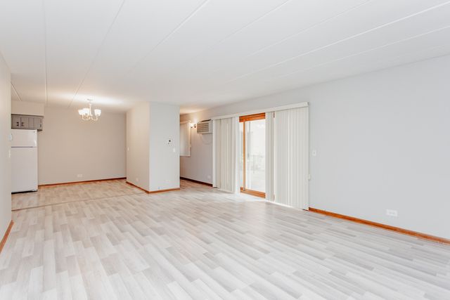1633 River Street 2A, Des Plaines, IL 60016