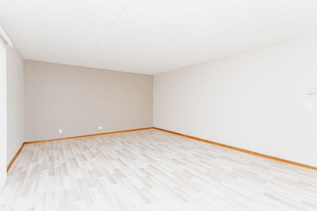 1633 River Street 2A, Des Plaines, IL 60016