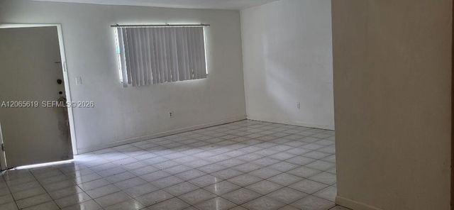 16215 NE 18th Ct 111, North Miami Beach, FL 33162