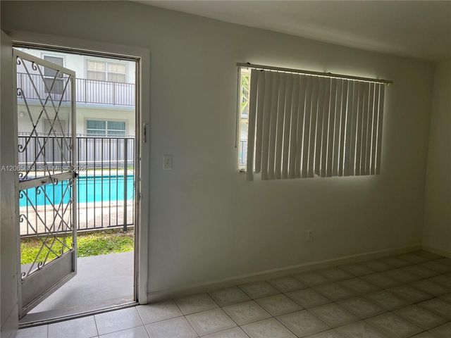 16215 NE 18th Ct 111, North Miami Beach, FL 33162