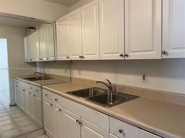16215 NE 18th Ct 111, North Miami Beach, FL 33162