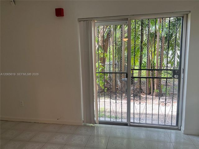16215 NE 18th Ct 111, North Miami Beach, FL 33162