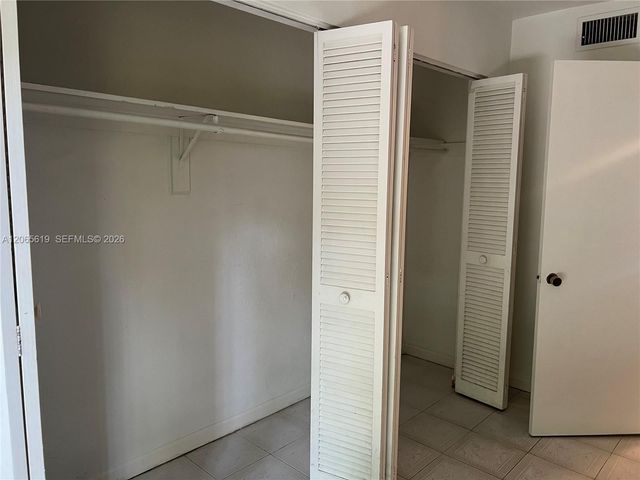 16215 NE 18th Ct 111, North Miami Beach, FL 33162
