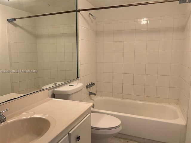 16215 NE 18th Ct 111, North Miami Beach, FL 33162