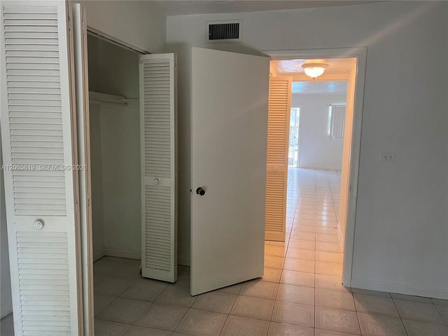 16215 NE 18th Ct 111, North Miami Beach, FL 33162