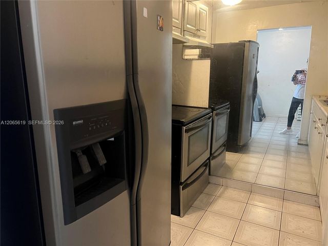 16215 NE 18th Ct 111, North Miami Beach, FL 33162