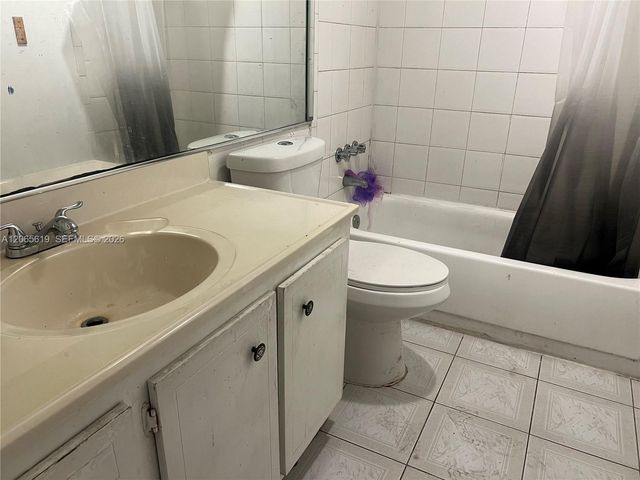 16215 NE 18th Ct 111, North Miami Beach, FL 33162