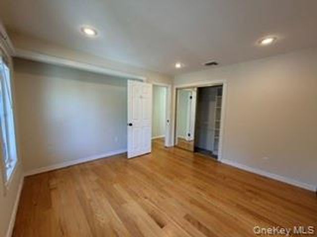 23 W Alhambra Avenue, Lindenhurst, NY 11757