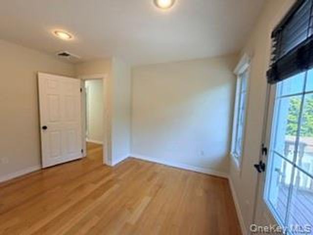 23 W Alhambra Avenue, Lindenhurst, NY 11757