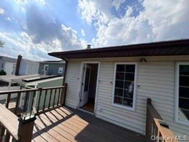 23 W Alhambra Avenue, Lindenhurst, NY 11757