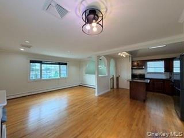 23 W Alhambra Avenue, Lindenhurst, NY 11757